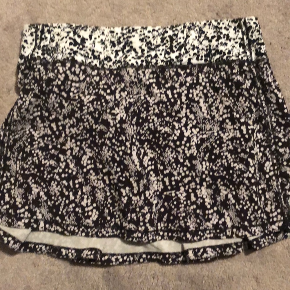 Lululemon Black/White print Size 6 Tall Skirt